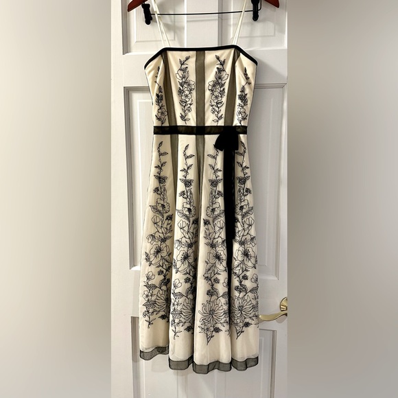 BCBG MaxAzria ivory and black Embroidered spaghetti strap dress size 0 - Picture 1 of 4